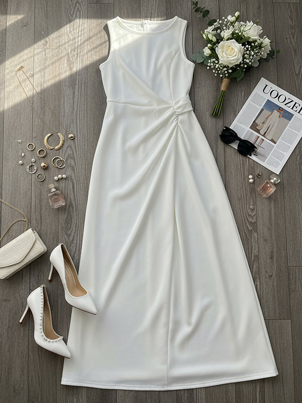 Sleeveless Pleated Gauze Maxi Dress with Round Neck and Split-Joint Design