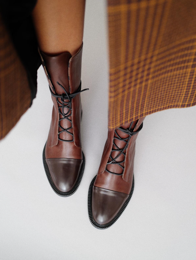 Elowyn | Classic Lace-Up Boots